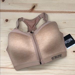 VICTORIA SECRET Sports Bra. Size 34DDD. NWT.